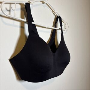 Seamless LuluLemon Black Bra 36B Wireless and Lightweight